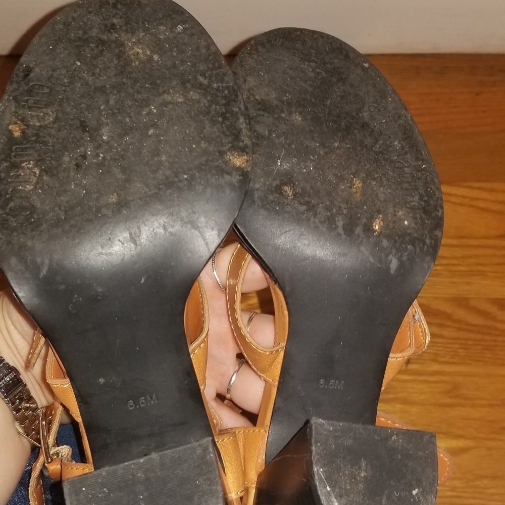 Tan block heels - Picture 4 of 4